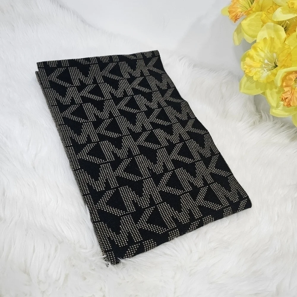 Michael kors women scarf  brown/black.